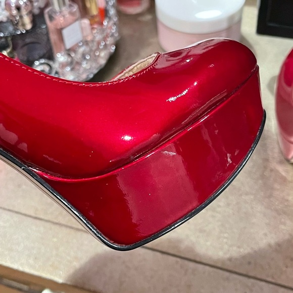 Red Patent Leather Pumps - Picture 4 of 10